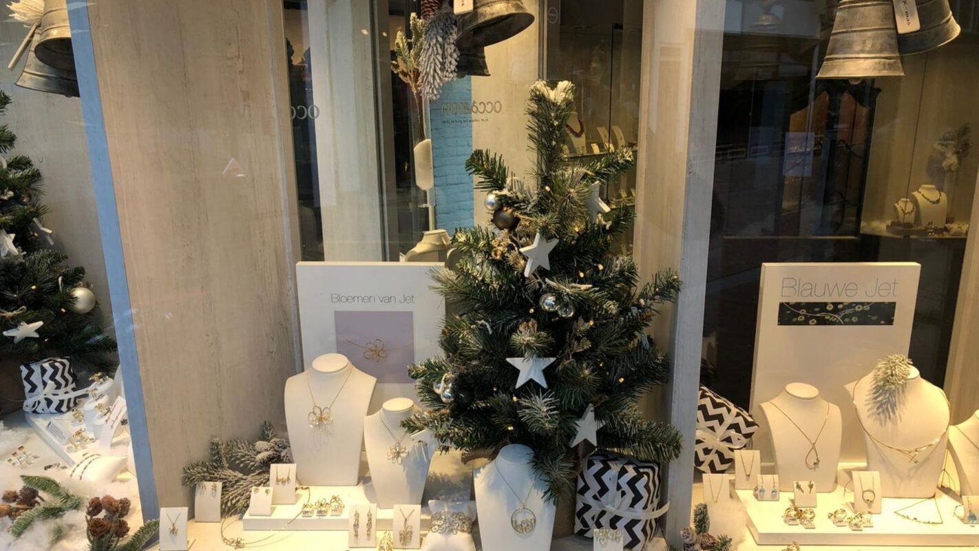 Kerstetalage bij Juwelier-Edelsmid Jet van der Hoeven